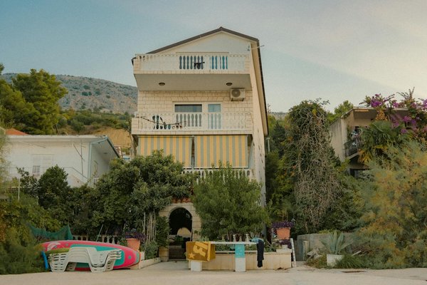 Uncover Hidden Gems: Budget-Friendly Bookstores in Oxford for Savvy Travelers